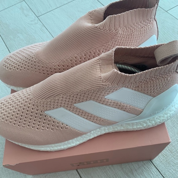 Brand NEW Never Worn ADIDAS KITH ULTRABOOST PINK - Main Image